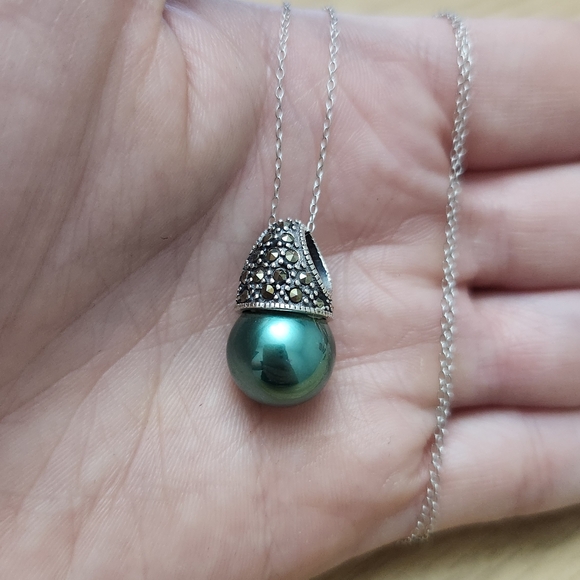 Solid 925 Sterling Silver Genuine Marcasite Green Pearl Earring & Necklace Set - Picture 5 of 7